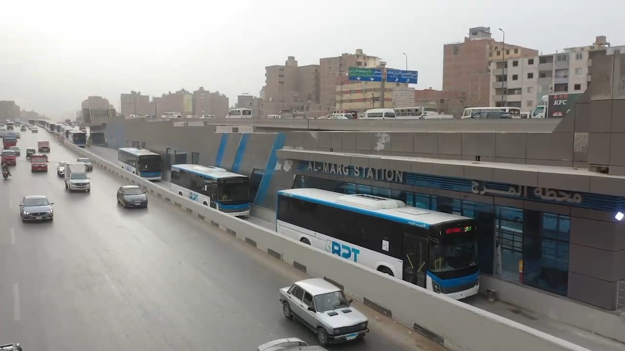 النقل تواصل تجارب تدريب سائقي الأتوبيس الترددي استعدادا لتشغيله (9)