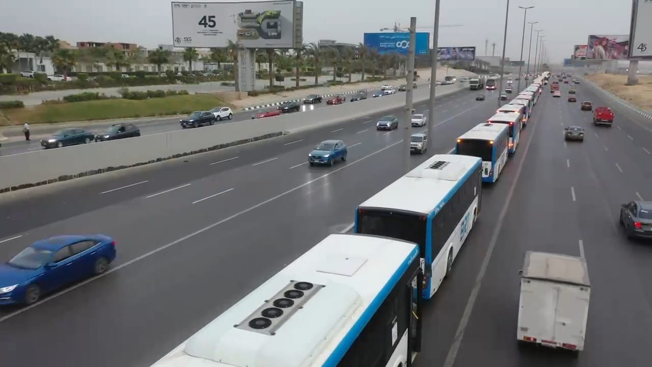 النقل تواصل تجارب تدريب سائقي الأتوبيس الترددي استعدادا لتشغيله (7)