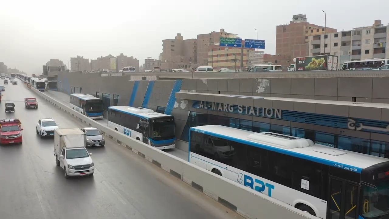 النقل تواصل تجارب تدريب سائقي الأتوبيس الترددي استعدادا لتشغيله (8)