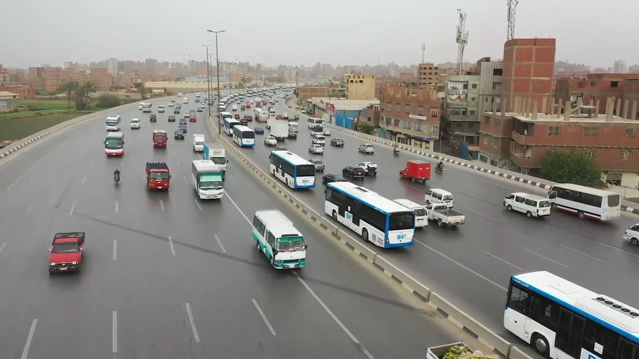 النقل تواصل تجارب تدريب سائقي الأتوبيس الترددي استعدادا لتشغيله (1)
