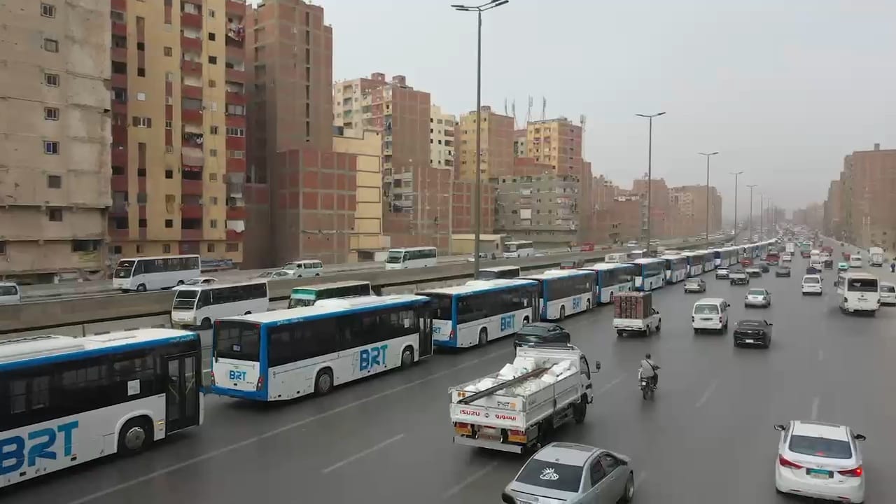 النقل تواصل تجارب تدريب سائقي الأتوبيس الترددي استعدادا لتشغيله (5)