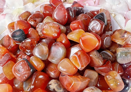 الأحجار الكريمة الأحجار الكريمة