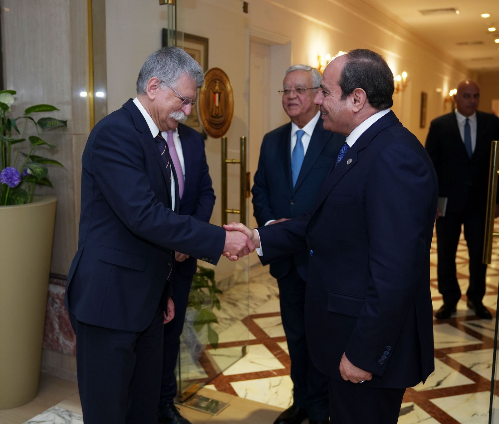 الرئيس عبد الفتاح السيسي يستقبل رئيس البرلمان المجري لازلو كوفير الرئيس عبد الفتاح السيسي يستقبل رئيس البرلمان المجري لازلو كوفير