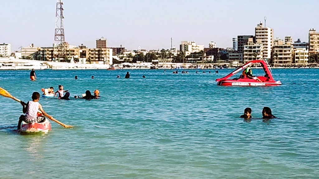 شاطئ روميل الأكثر إقبالا لقربه من المدينة ويناسب سباحة الصغار شاطئ روميل الأكثر إقبالا لقربه من المدينة ويناسب سباحة الصغار