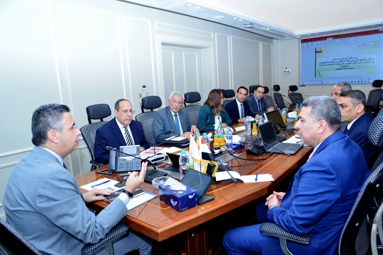 الدكتور شريف فاروق وزير التموين يطمئن على توافر زيت الطعام وطرحه بالمنافذ