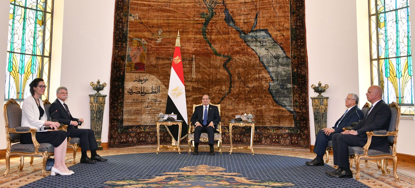 الرئيس السيسي يستقبل رئيس البرلمان المجري لازلو كوفير الرئيس السيسي يستقبل رئيس البرلمان المجري لازلو كوفير