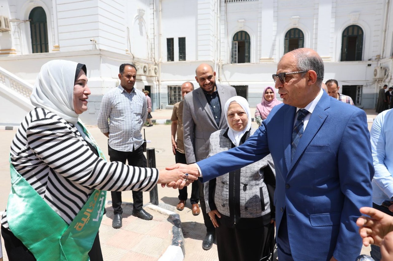 محافظ المنيا و الأمهات المثاليات محافظ المنيا و الأمهات المثاليات
