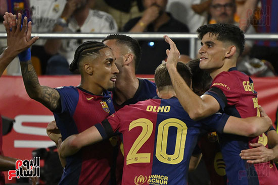 اختفال لاعبى برشلونة بالهدف فى شباك ريال مدريد اختفال لاعبى برشلونة بالهدف فى شباك ريال مدريد