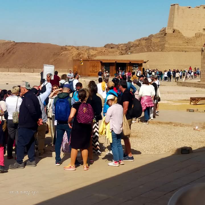 سياح باسوان