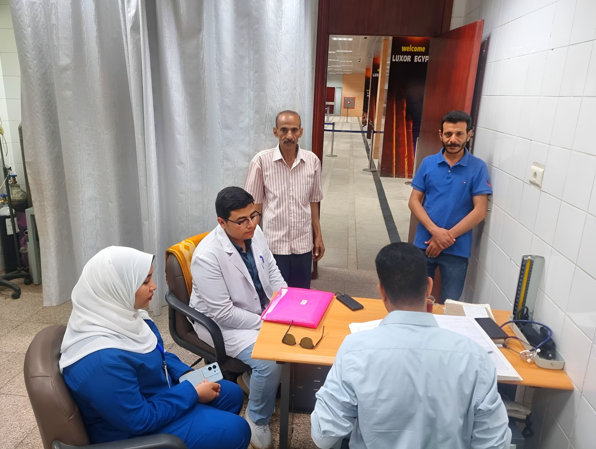 تفقد الحجر الصحى بمطار الأقصر الدولى لمتابعة الموقف الوبائي