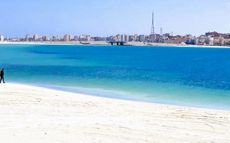 شاطئ رومل واطلالته المميزة على المدينة شاطئ رومل واطلالته المميزة على المدينة