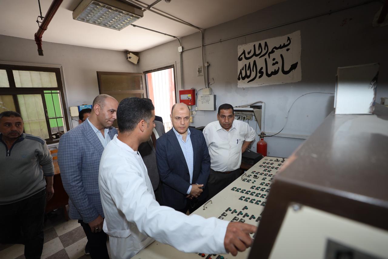 محافظ كفر الشي خ يتفقد غرفة التحكم محافظ كفر الشي خ يتفقد غرفة التحكم