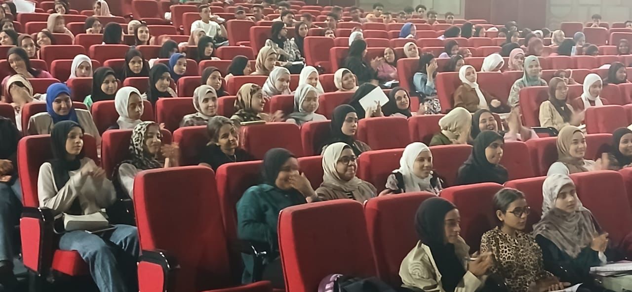 فعاليات مرجعات الثانوية العامة المجانية في اللغة العربية والإنجليزية فعاليات مرجعات الثانوية العامة المجانية في اللغة العربية والإنجليزية