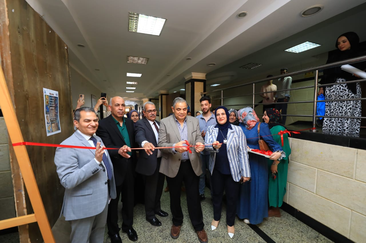 رئيس جامعة كفر الشيخ يفتتح معرض التربية النوعية رئيس جامعة كفر الشيخ يفتتح معرض التربية النوعية