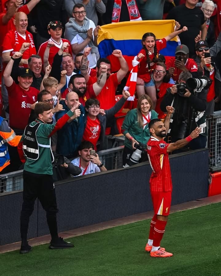 محمد صلاح مع الجماهير محمد صلاح مع الجماهير