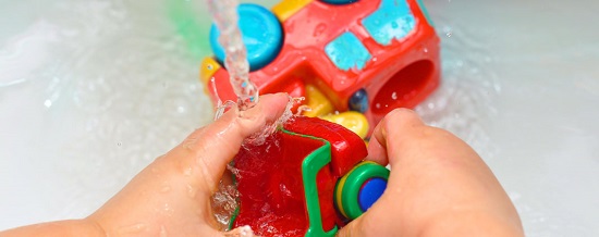 تنظيف لعب الأطفال تنظيف لعب الأطفال