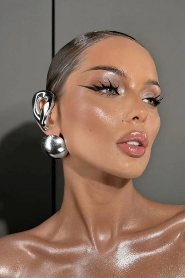 مكياج معدني