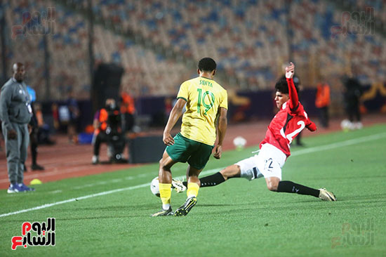 محمد السيد مع لاعب جنوب افريقيا محمد السيد مع لاعب جنوب افريقيا