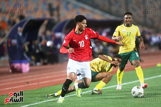 محمد عبد الله يمر من لاعب جنوب افريقيا محمد عبد الله يمر من لاعب جنوب افريقيا