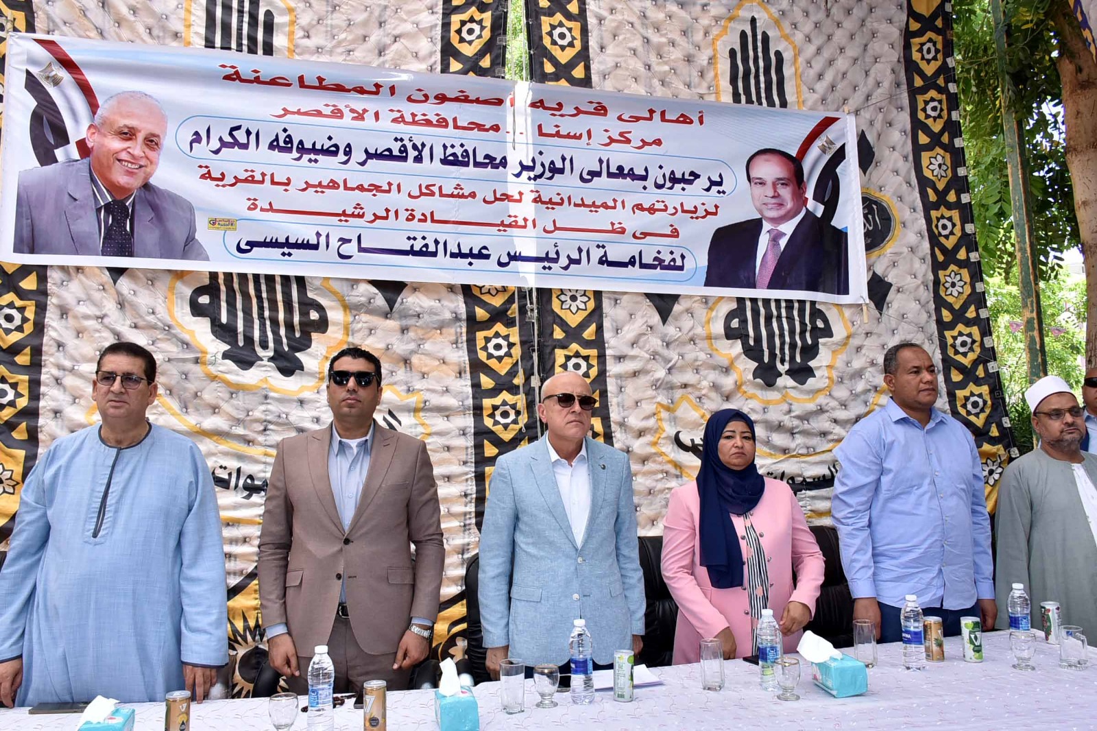 محافظ الأقصر يعقد لقاء مع أهالى أصفون المطاعنة لدعمهم بالصرف