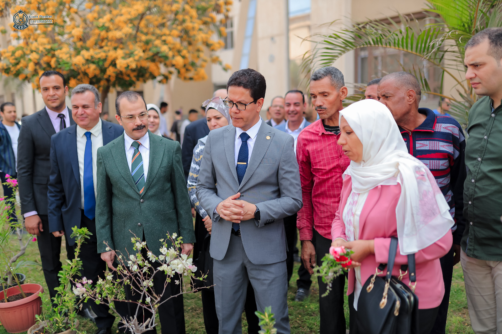 تفقد معرض الزهور بجامعة بنها
