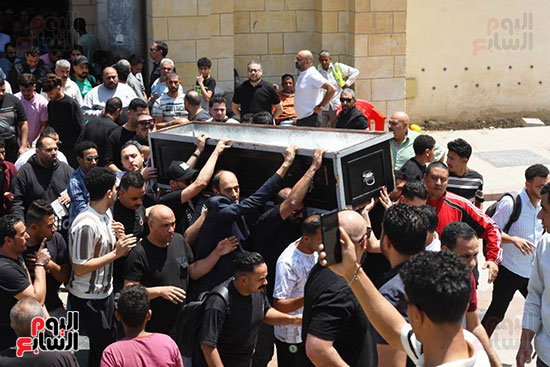 مشاهد من تشييع الجثمان  (2)