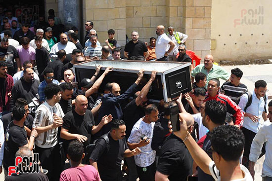 خروج الجثمان من المسجد خروج الجثمان من المسجد