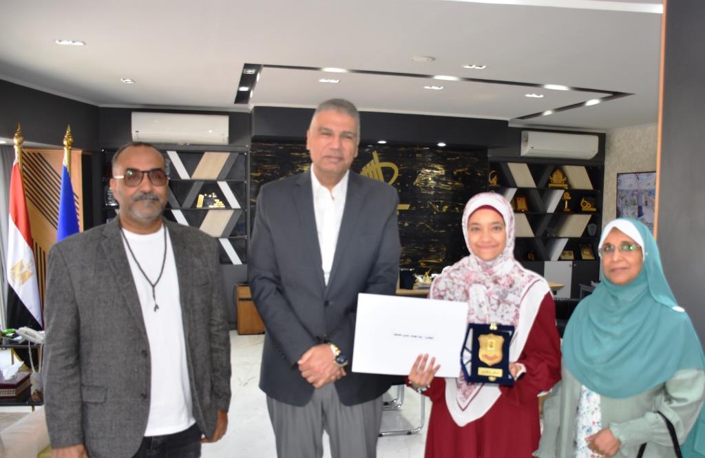 جانب من تكريم المشاركين فى الأنشطة جانب من تكريم المشاركين فى الأنشطة