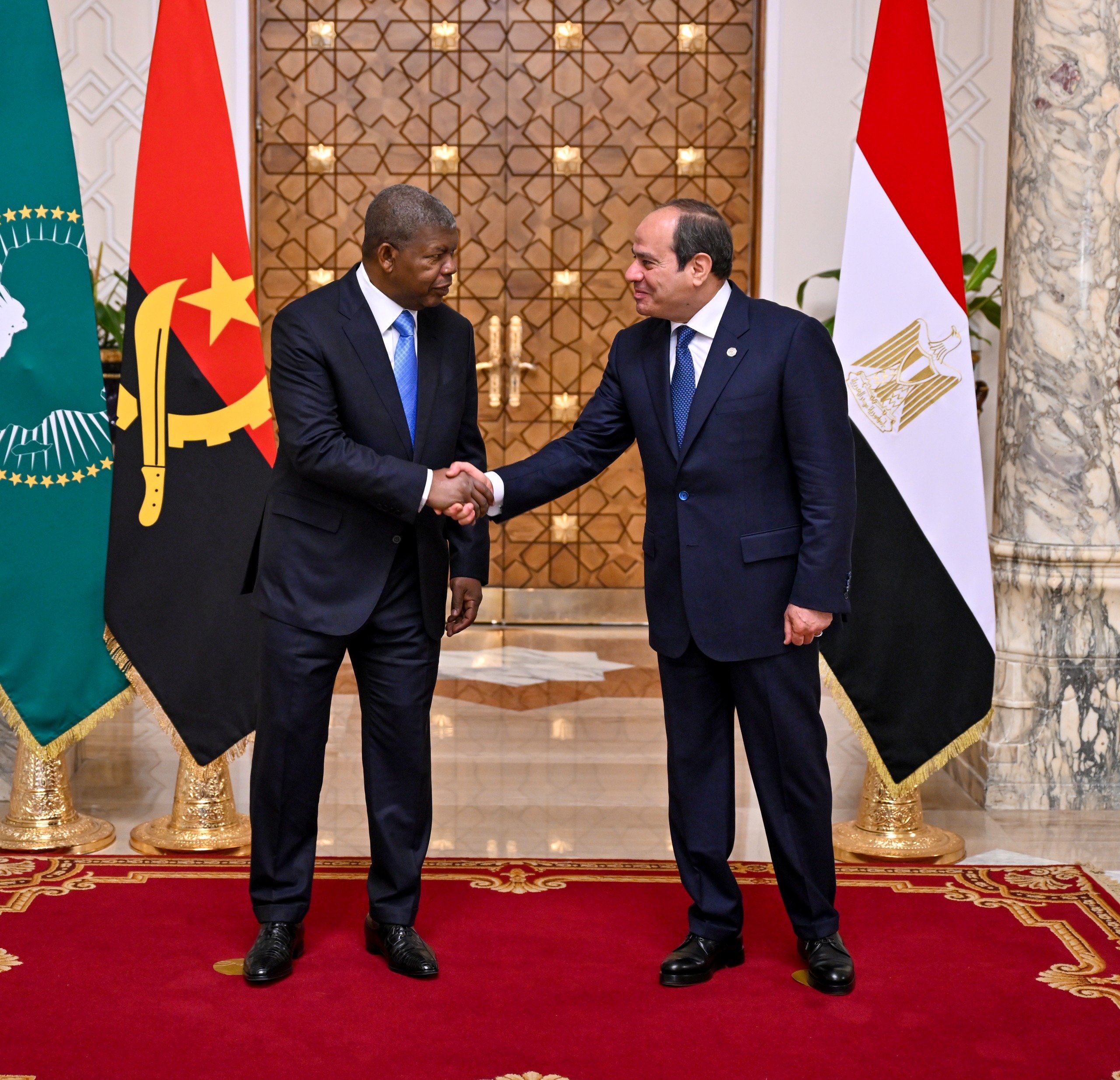 الرئيس السيسى يصافح جواو مانويل جونسالفيش لورينسو، رئيس جمهورية أنجولا الرئيس السيسى يصافح جواو مانويل جونسالفيش لورينسو، رئيس جمهورية أنجولا