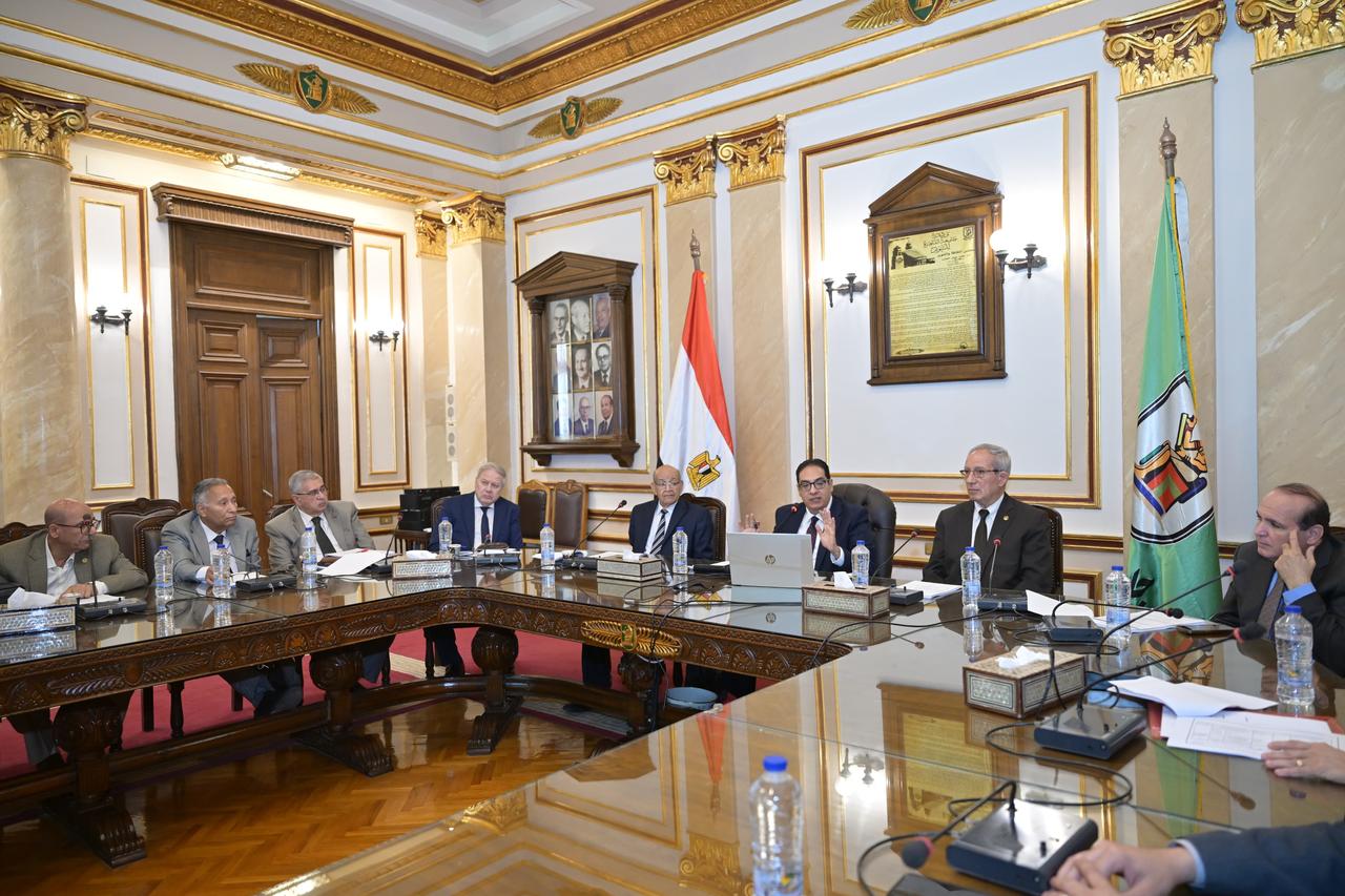 اجتماع لجنة الإسكان اجتماع لجنة الإسكان
