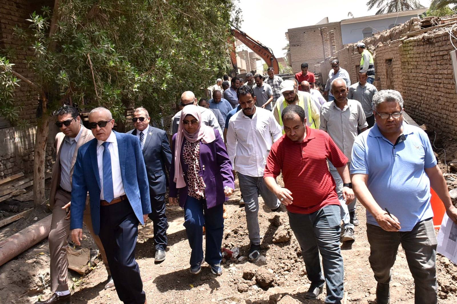 متابعة مشروعات حياة كريمة بقرى مدينة أرمنت