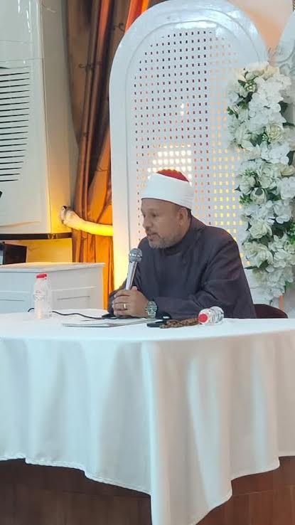 وكيل أوقاف الإسماعيلية يجتمع بالأئمة