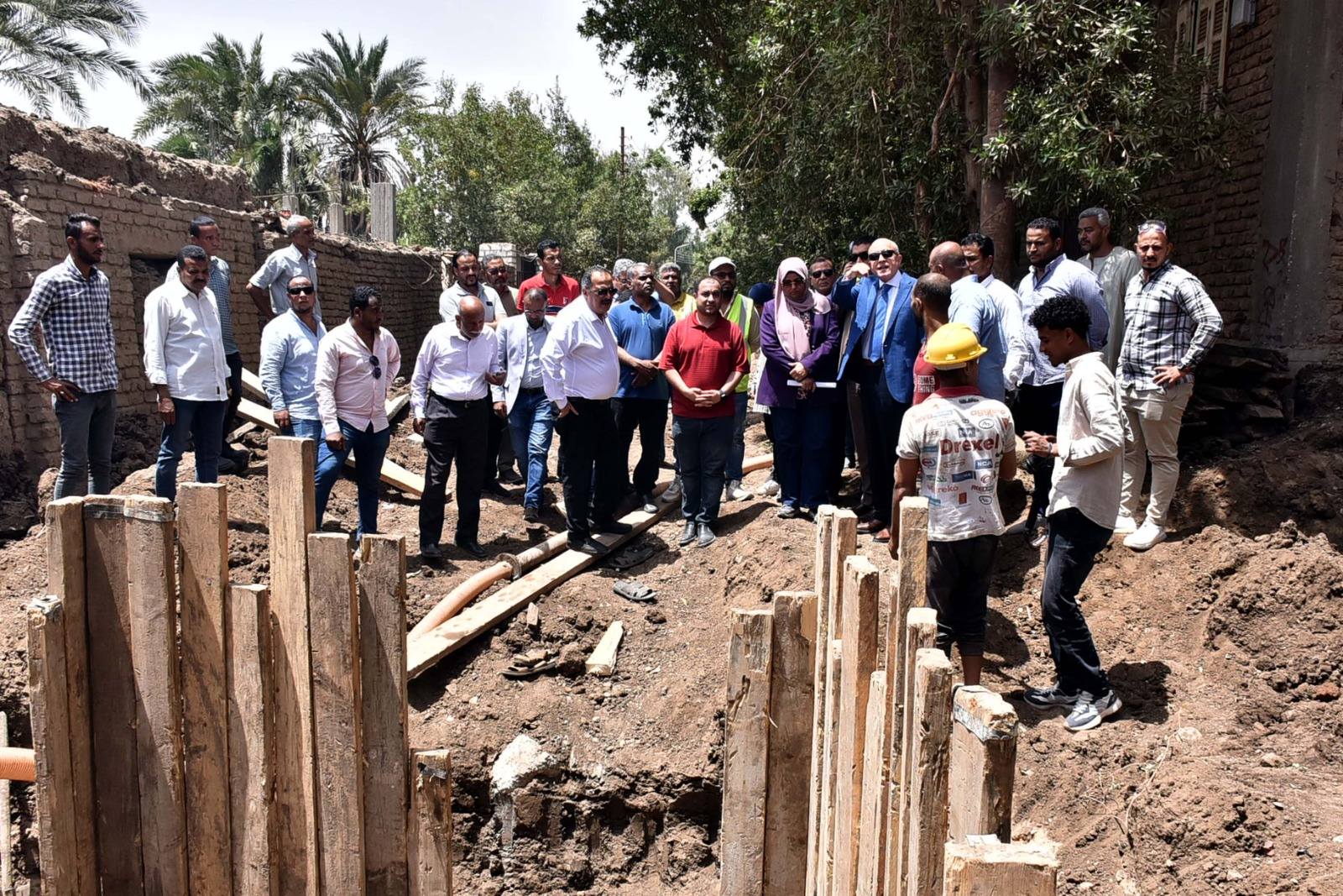 جولات لمتابعة دخول الوصلات المنزلية بالقرى فى مدينة أرمنت