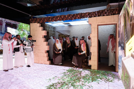 أمير منطقة المدينة المنورة يُدشّنُ المرافقَ الحديثةَ (10)