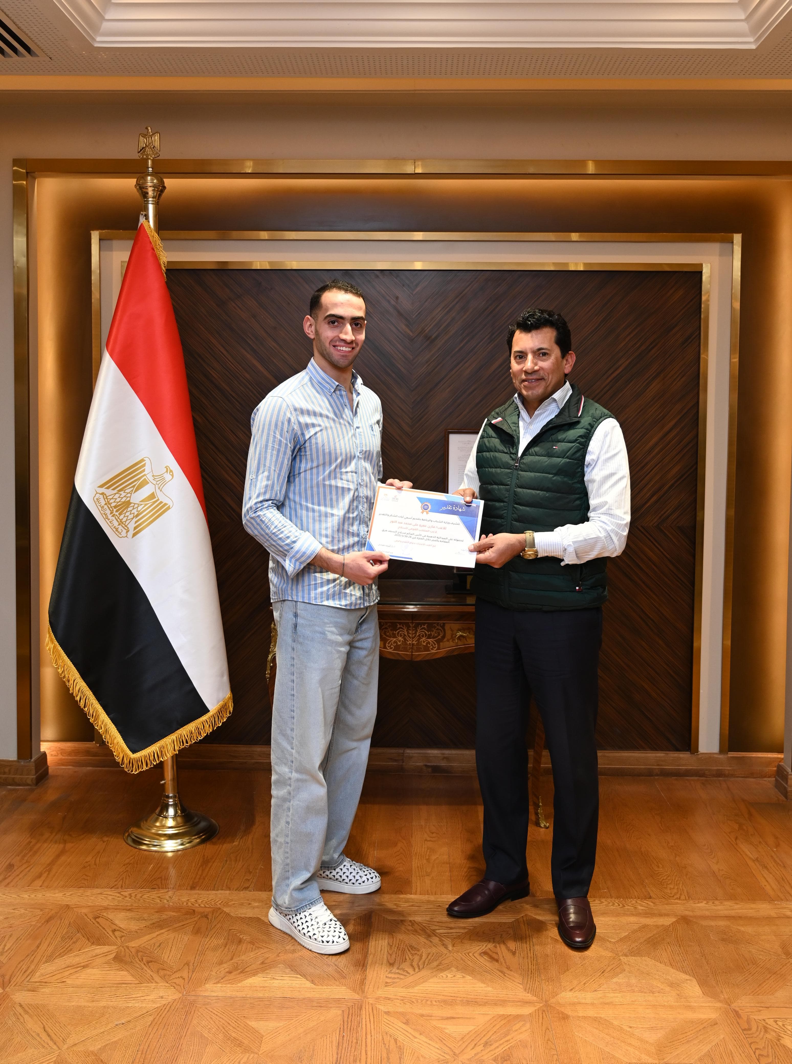 وزير الشباب والرياضة وزير الشباب والرياضة