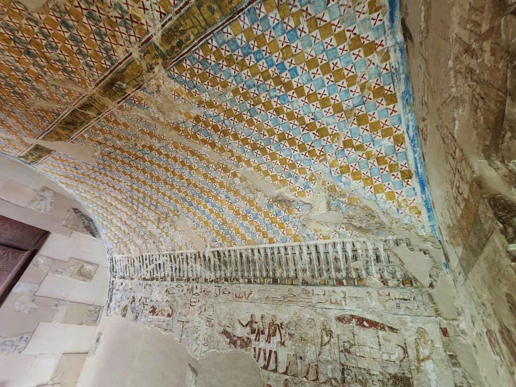 نقوش على أسقف مقبرة طيبة تيبانا 39 في البر الغربى نقوش على أسقف مقبرة طيبة تيبانا 39 في البر الغربى