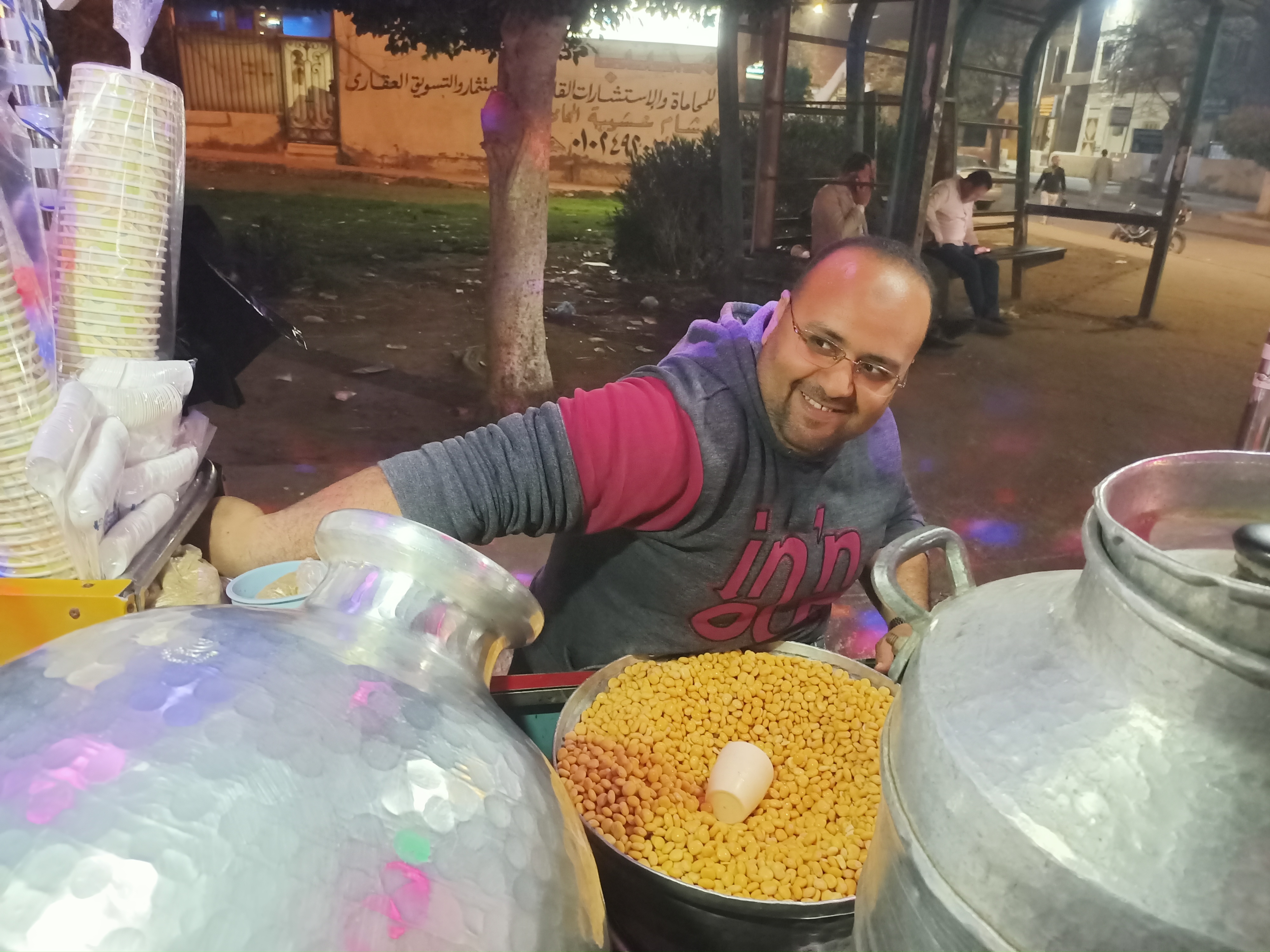 اثناء بيع الحمص اثناء بيع الحمص