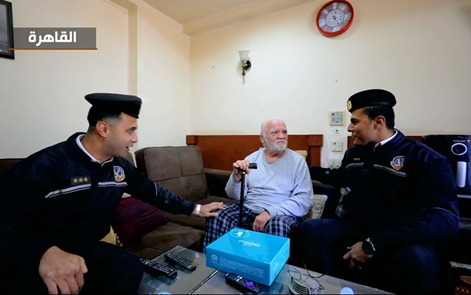 رجال الشرطة يحتفلون مع المواطنين بعيد الفطر  (12)