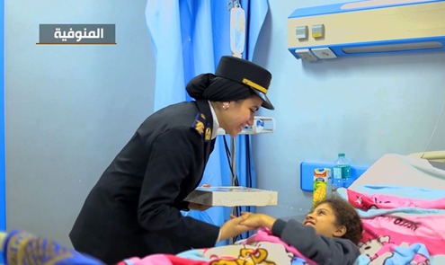 رجال الشرطة يحتفلون مع المواطنين بعيد الفطر  (13)