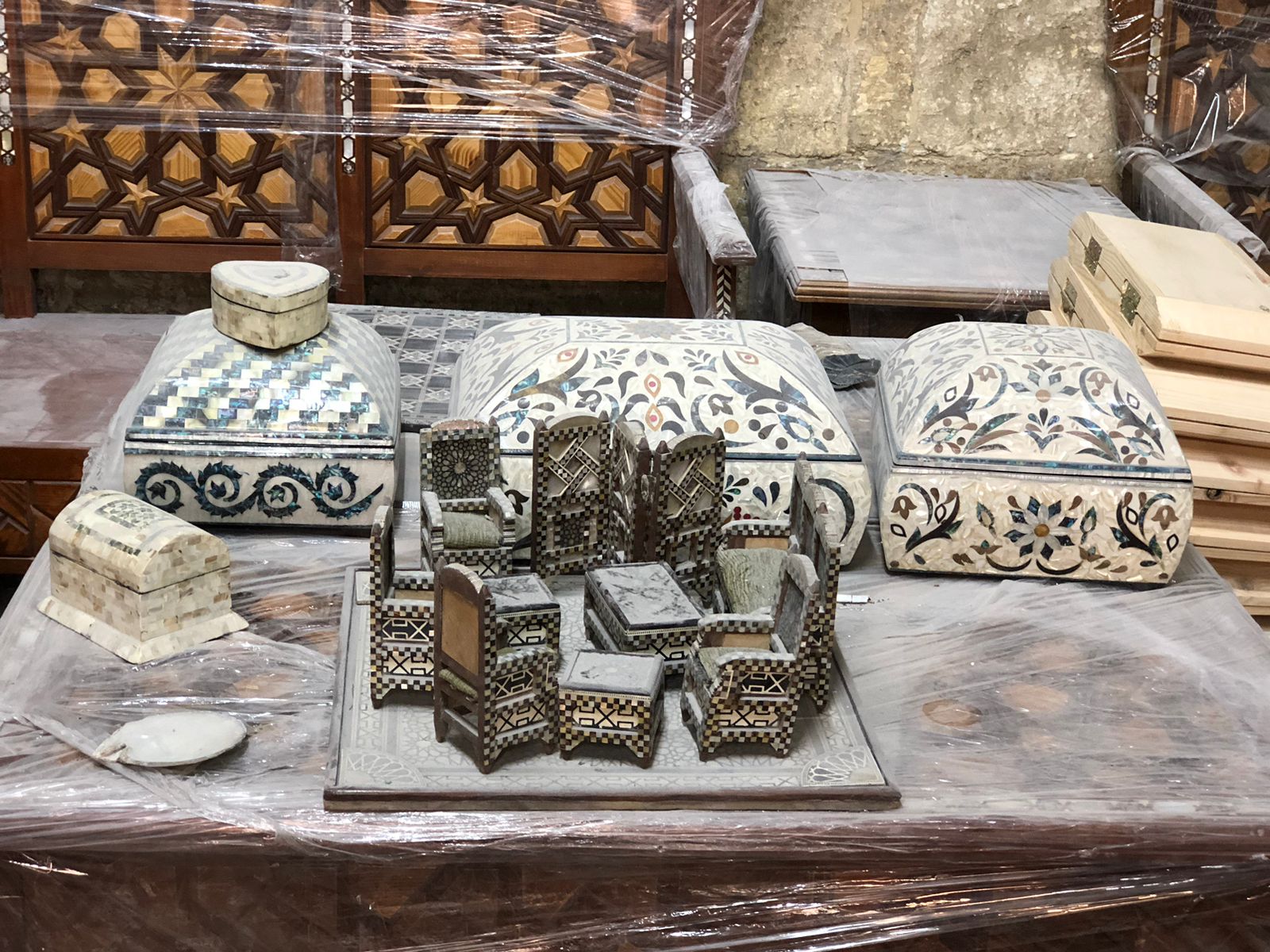 منتجات مصنوعة من الخشب ومُطعمه بالصدف والأرابيسك منتجات مصنوعة من الخشب ومُطعمه بالصدف والأرابيسك