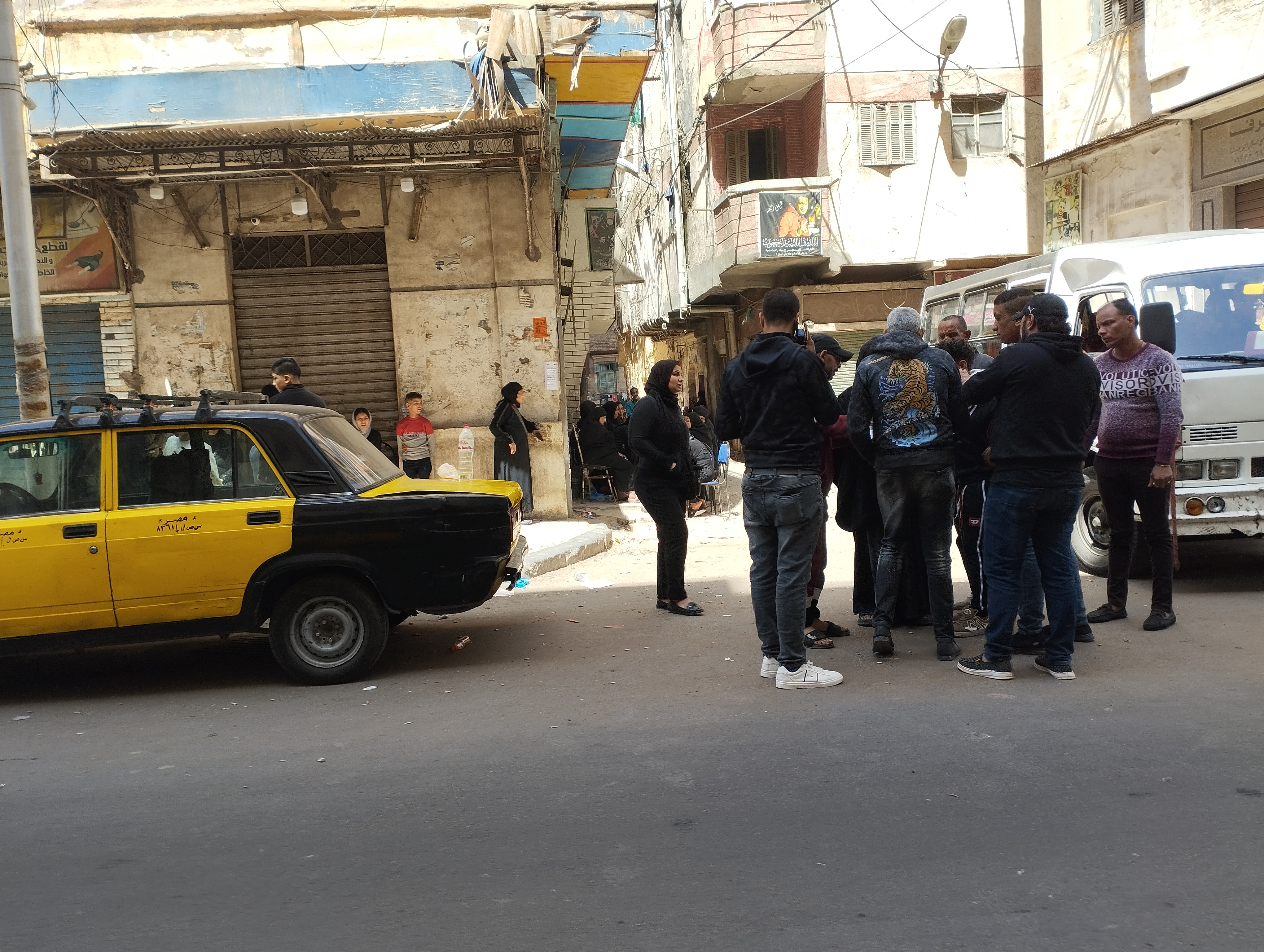 أسرة ضحايا العقار المنهار بالإسكندرية أسرة ضحايا العقار المنهار بالإسكندرية