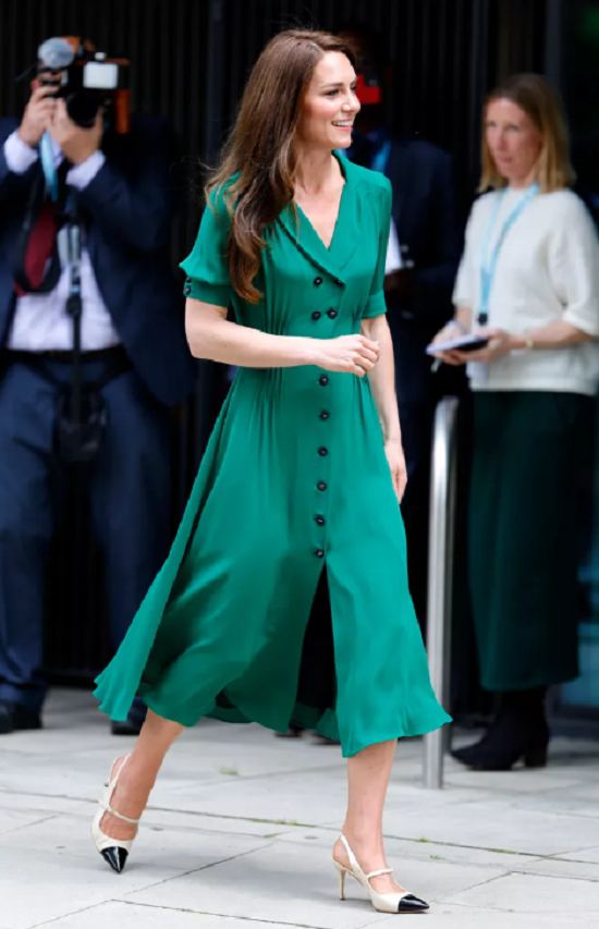 فستان بالأزرار الأمامية