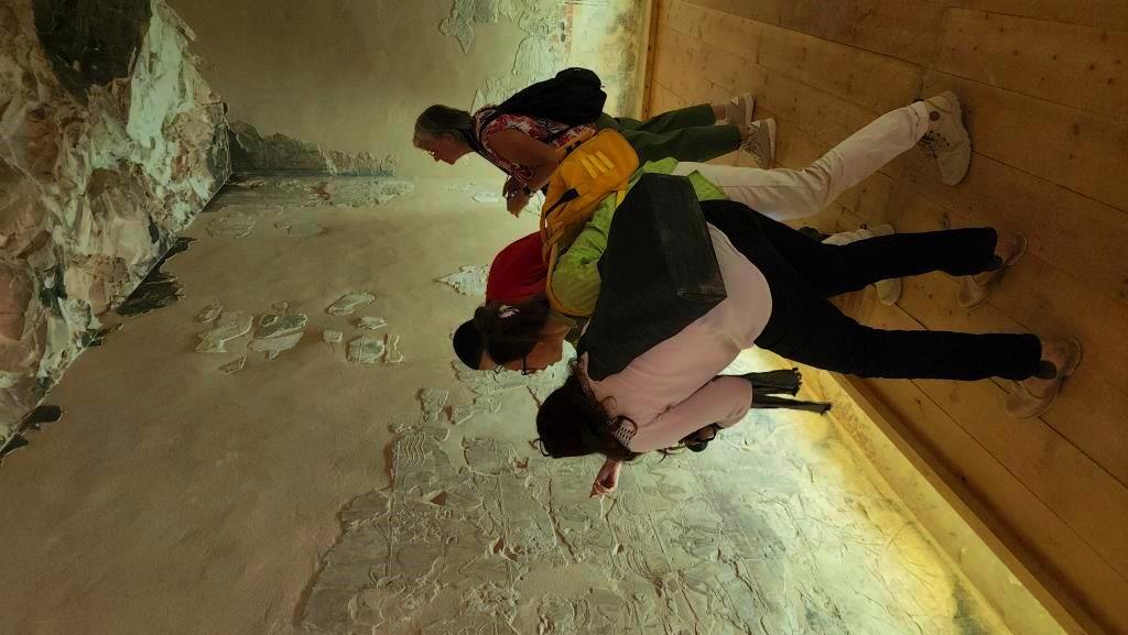 زيارة السياح فى مقبرة طيبة تيبانا 39 في البر الغربى زيارة السياح فى مقبرة طيبة تيبانا 39 في البر الغربى