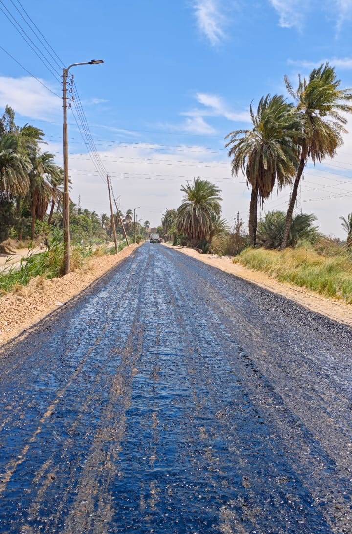 أعمال تمهيد ورصف الطرق بمجلس قروى النمسا