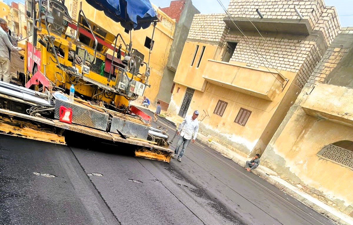 اعمال الرصف تتواصل في احياء مرسى مطروح