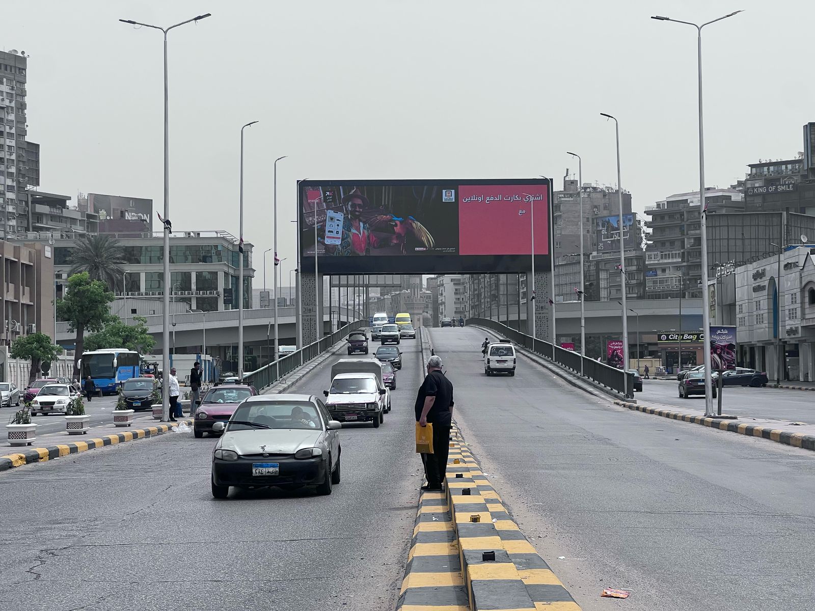 حركة السيارات بشارع أحمد عرابى بالمهندسين حركة السيارات بشارع أحمد عرابى بالمهندسين