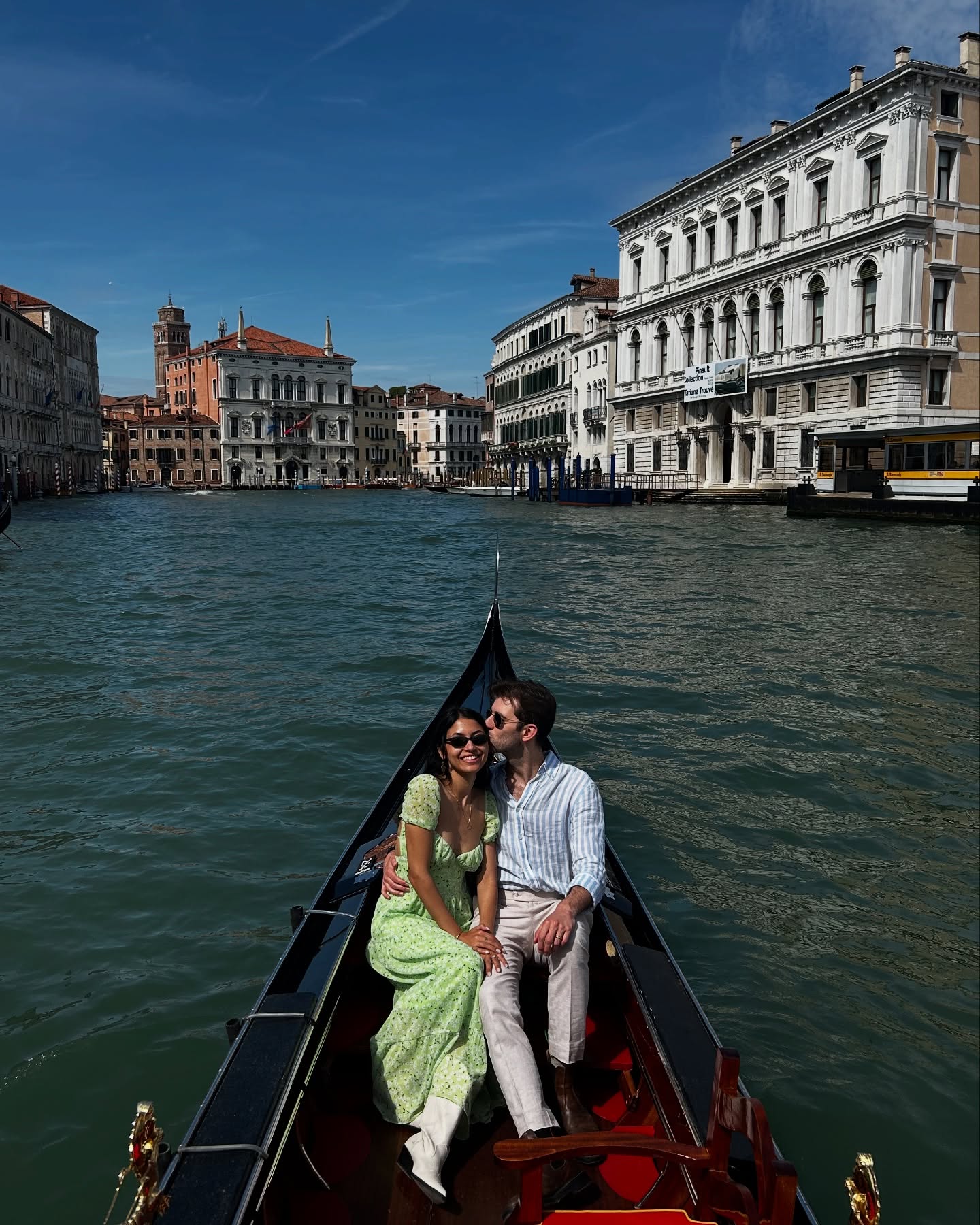 الفنانة مي الغيطي وزوجها البريطاني فى شهر العسل