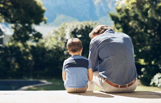 التحدث مع الطفل