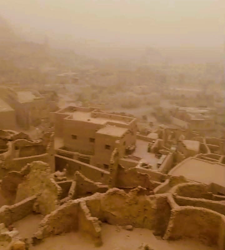 عاصفة ترابية على واحة سيوة عاصفة ترابية على واحة سيوة