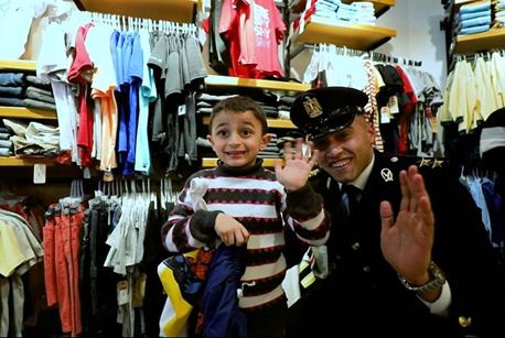 الداخلية تشارك الاطفال بيوم اليتيم الداخلية تشارك الاطفال بيوم اليتيم